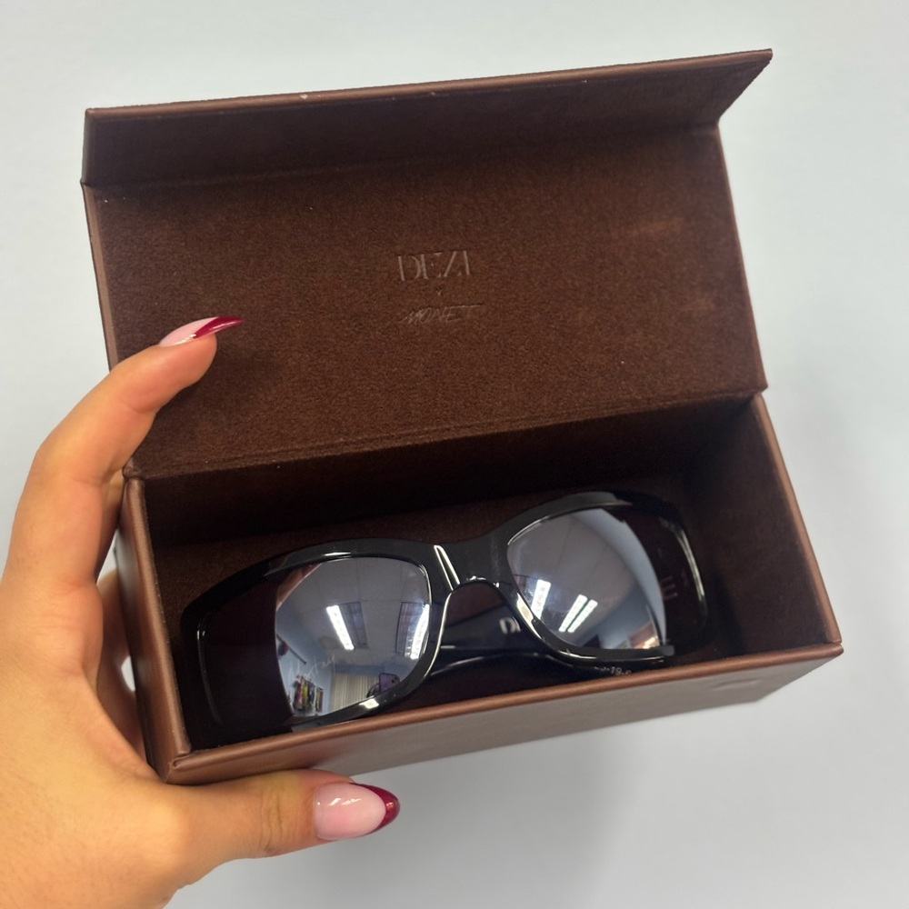DEZI x Monet sunglasses